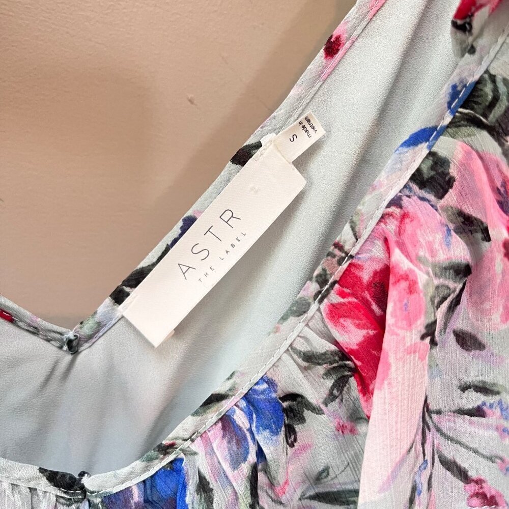 Astr The Label Women's Double V Flutter Midi Dres… - image 5